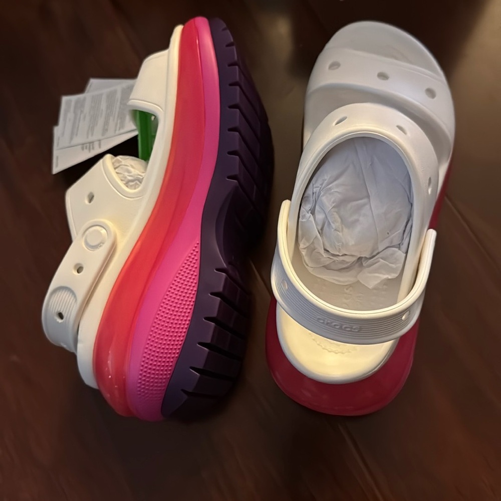 Crocs size 6